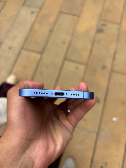 iPhone 16
