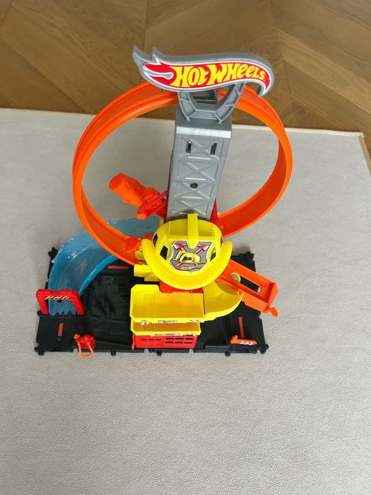 Трек Hot Wheels City Пожежна станція HKX41 + машинки в подарунок