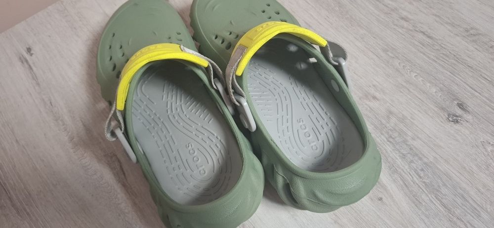 Продаю Crocs echo