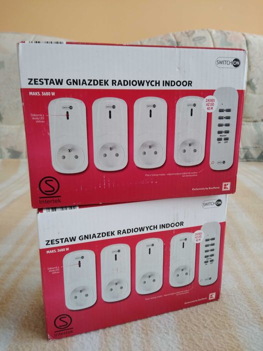 Gniazda elektryczne sterowane pilotem.