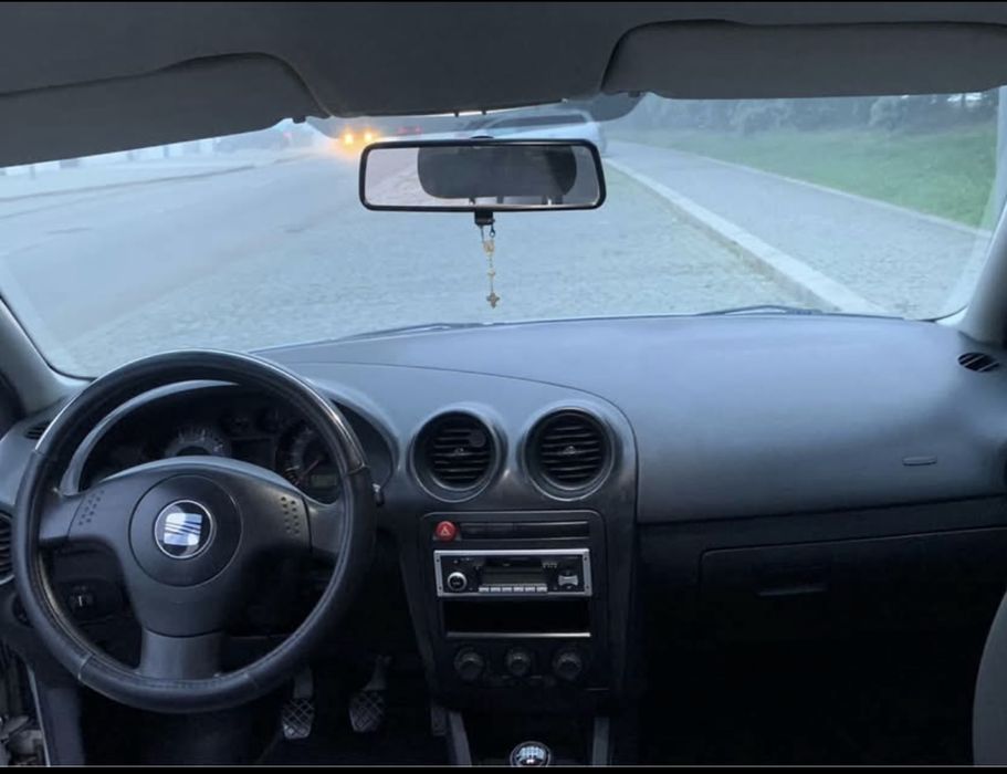 Vende-se Carro Económico e Fiável - Ideal para o Dia a Dia!