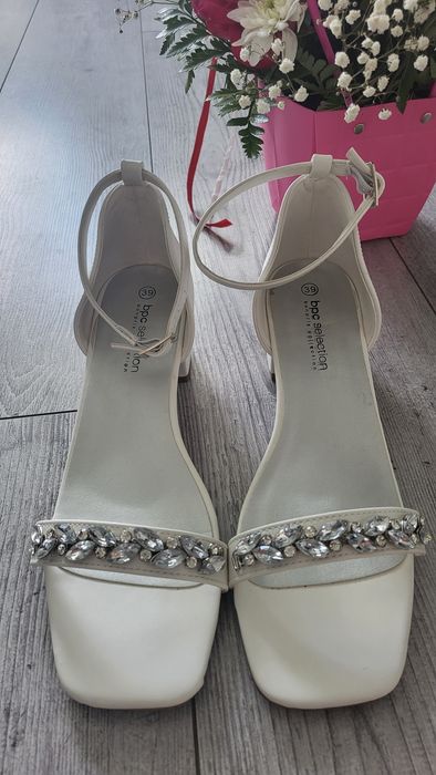 Sandałki ślubne białe