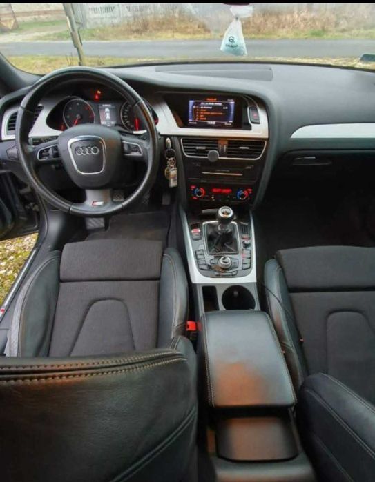 Audi A4B8 S-line AVANT, 178 km, 2010r. czarna podsufitka.