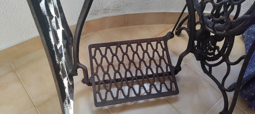 Máquina de costura SINGER anos 30 a funcionar