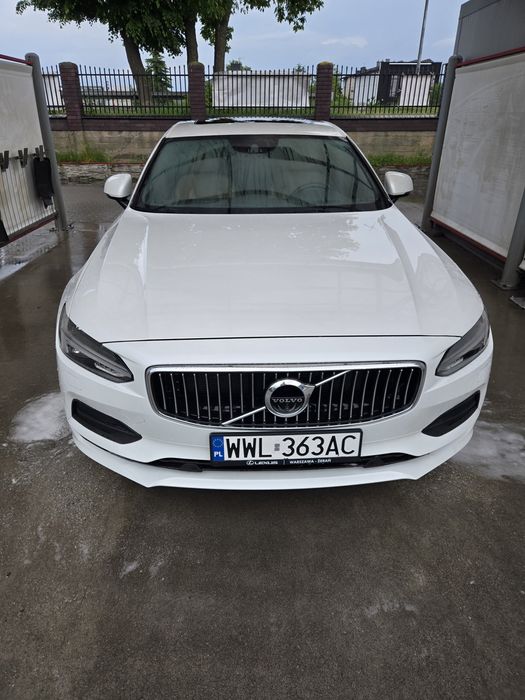 Volvo S90  long momentum