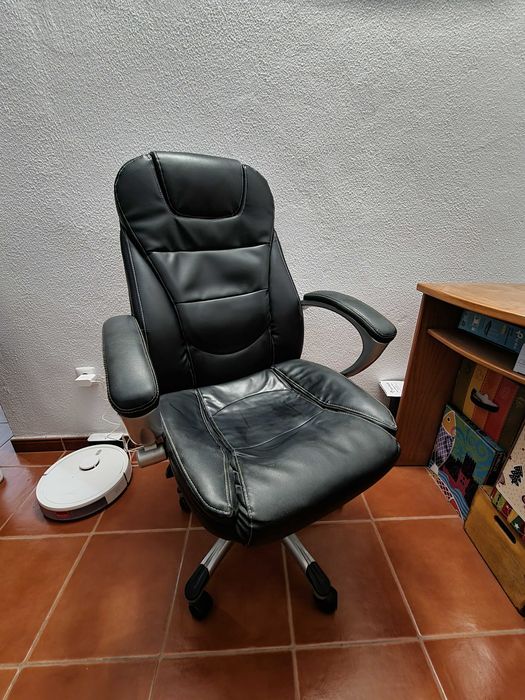 Secretária e cadeira