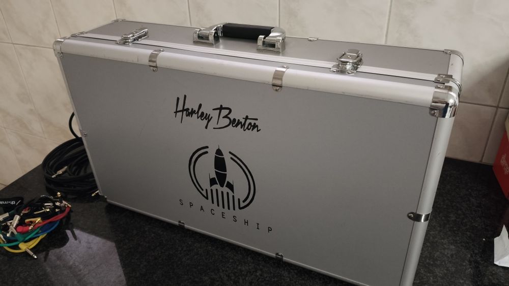 Mala case para pedais Harley benton + transformador