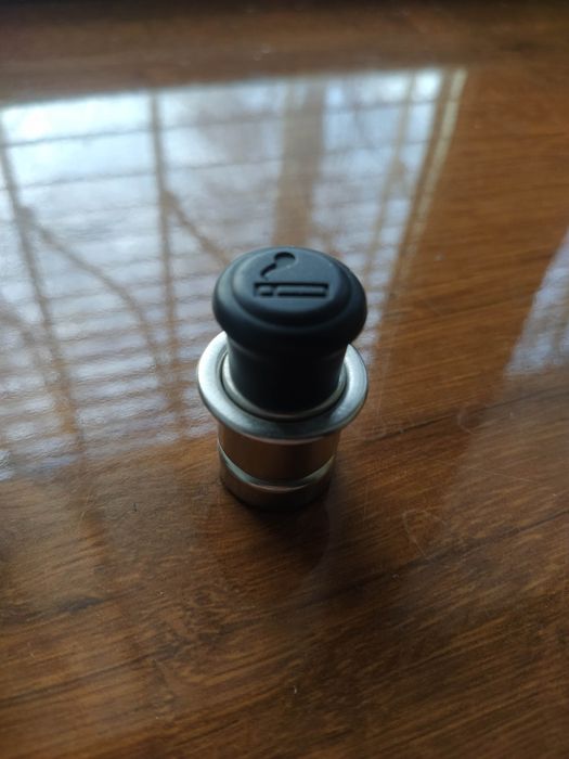 Прикуриватель Toyota Corolla