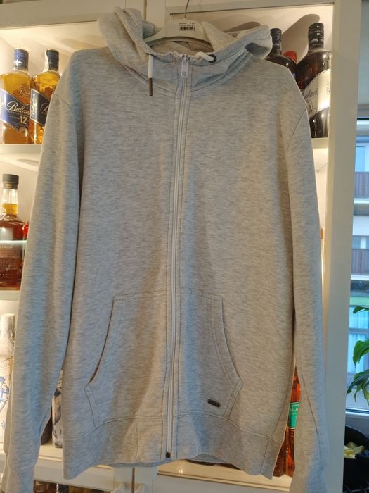 Jasnoszara bluza z kapturem, rozpinana