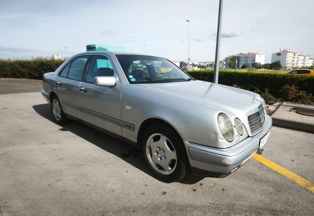 Mercedes Benz E230