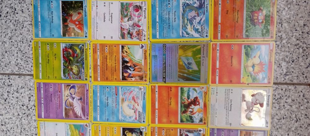 Várias cartas Pokémon