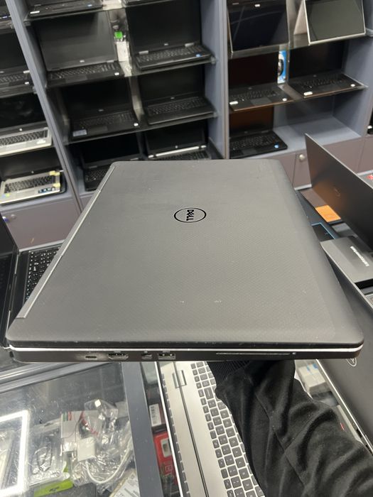 Мощная ноутбук станция с огромным экраном