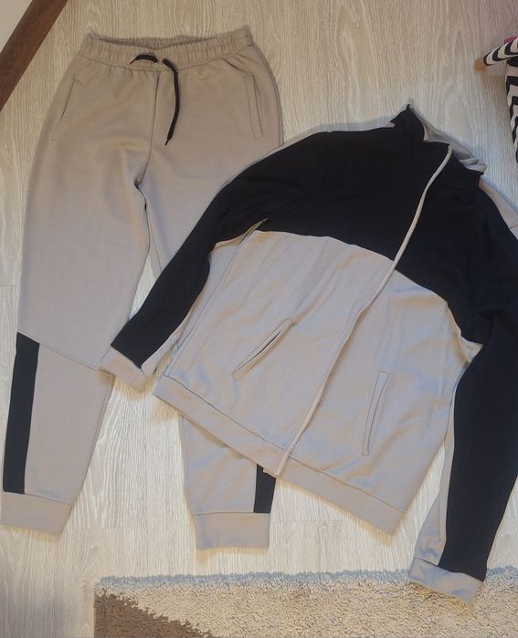 Чоловічий спортивний костюм