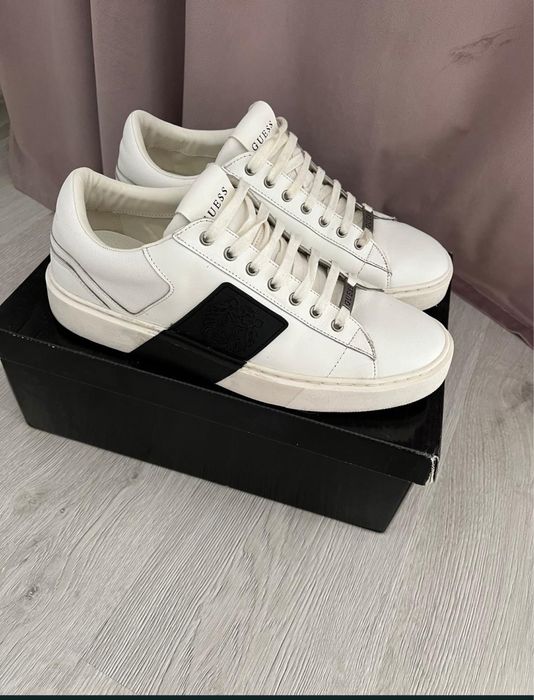 Sneakersy GUESS – stan idealny