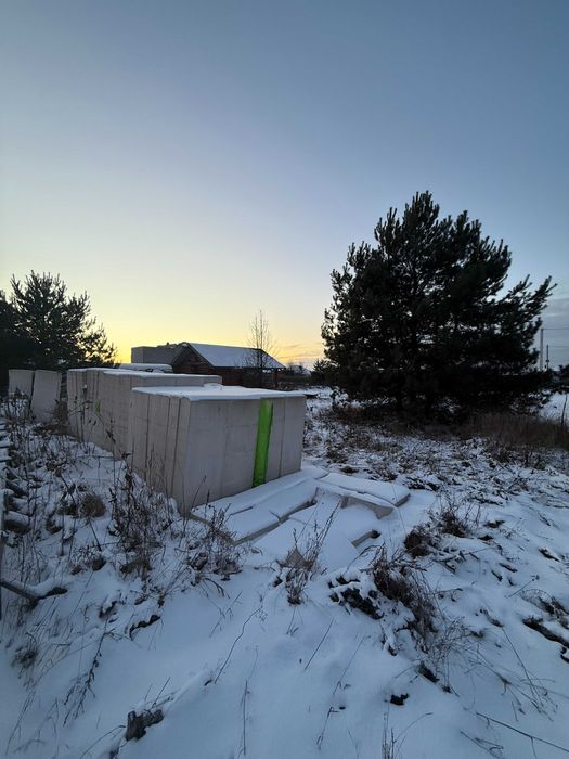 Продаж земельної ділянки з фундаментом під будинок