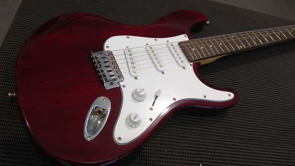 Guitarra elétrica estilo Stratocaster
