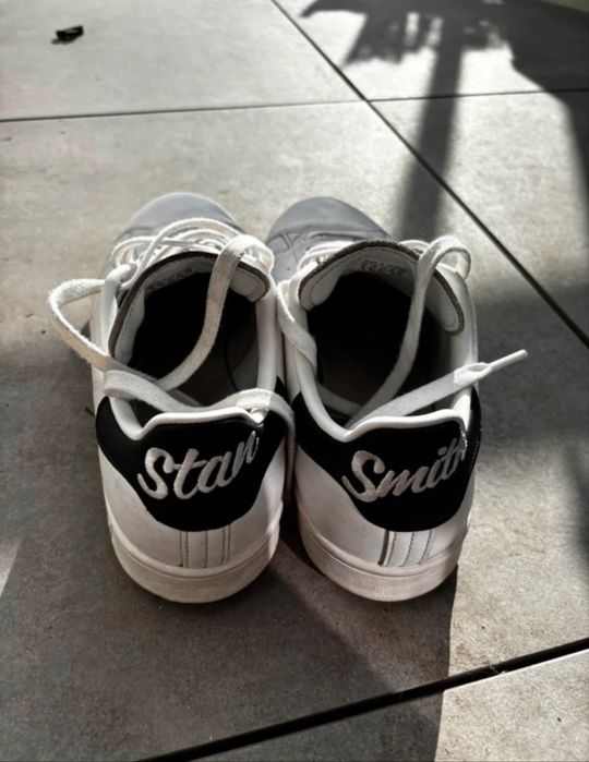 Adidas stan smith white black cursive heel