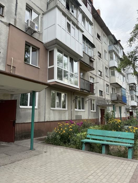 Продам 2/2/5 вул.Курсова 40.ЦЕНТР МІСТА
