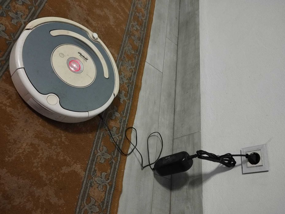 Aspirador iRobot Roomba Serie 500 - Com possível avaria