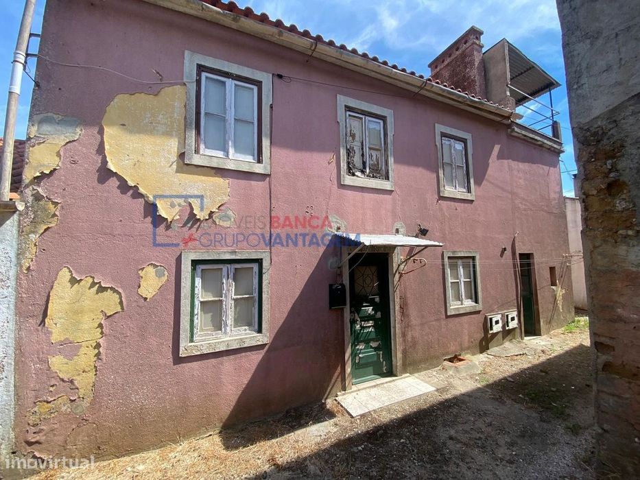 Casa em União Das Freguesias De Casais E Alviobeira