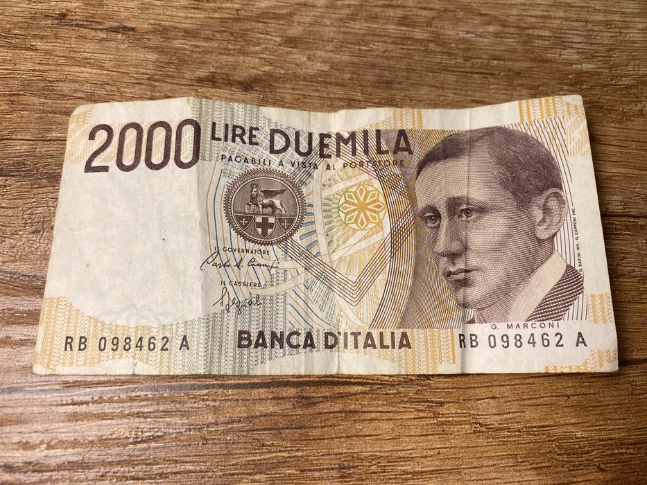 Włochy 2000 LIRE z 1990 roku - stan bardzo dobry