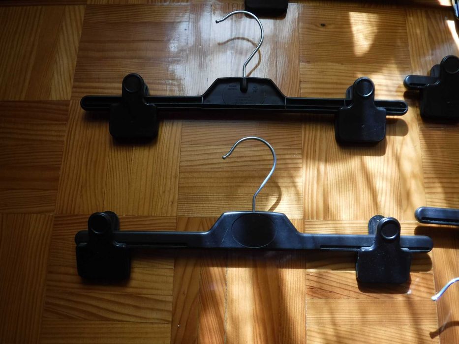 Cabides de pinças em metal ou plástico - Cruzetas Novas