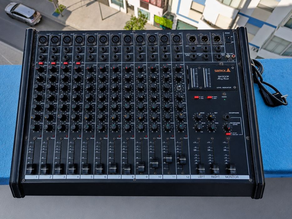 Vendo mesa de mistura Samick SM-1200P