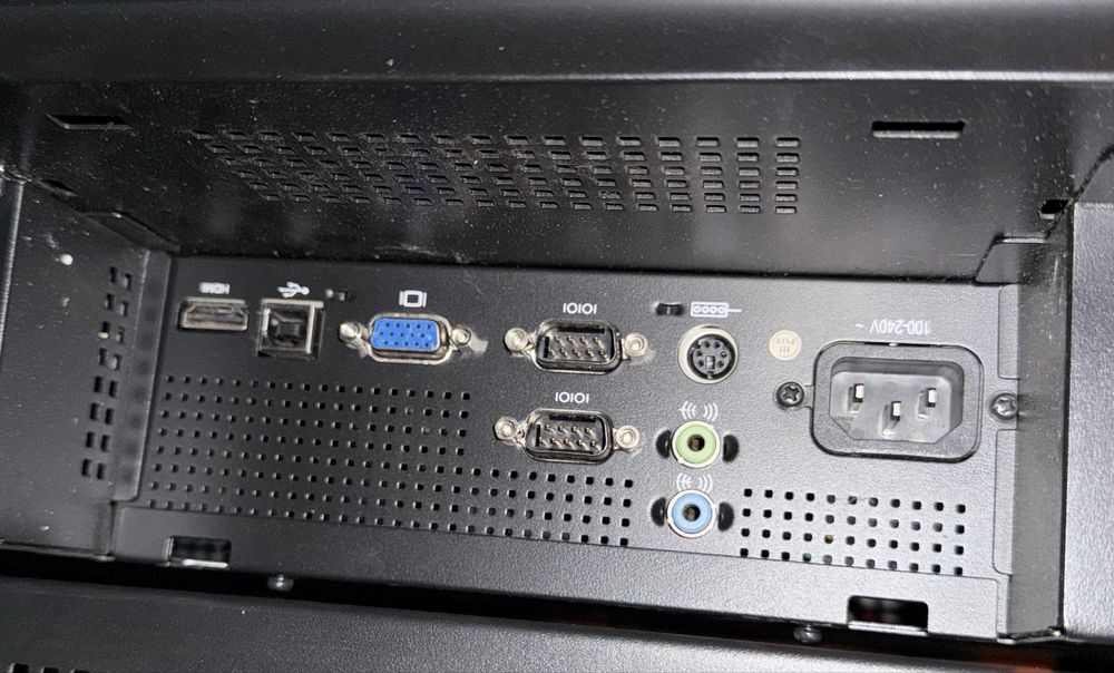 7 sztuk Monitory dotykowe 32” ELO ET3200L