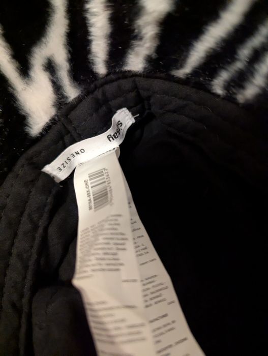 Kapelusz zimowy biało czarny z Sinsay czapka