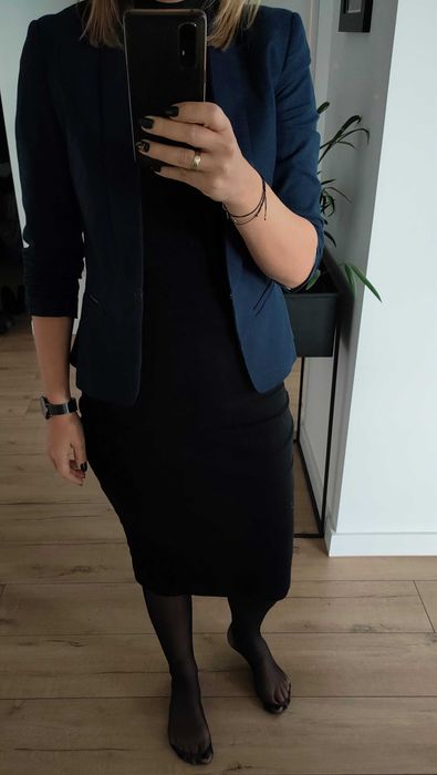 Krótka biznesowa marynarka