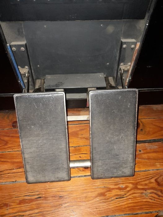 Pianola Karl Ronisch de 1870 + rolos de piano+ banco