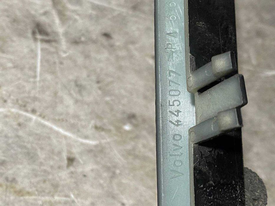 Накладка молдинг вія планка під ліву фару Volvo 440 1992-1996  445077