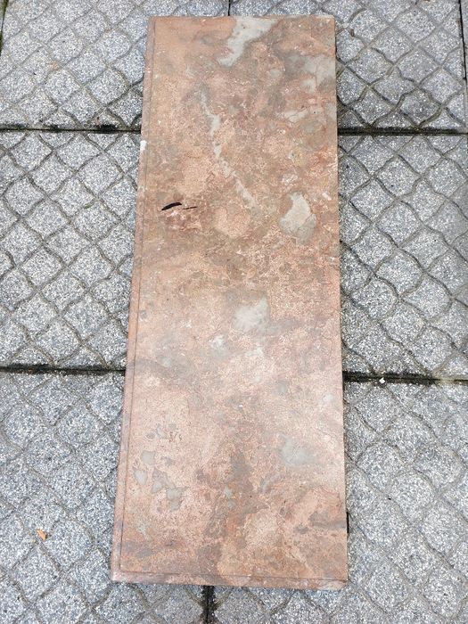 Pedra em mármore rosa