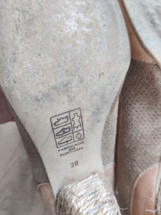 Sapatos em pele tamanho 38