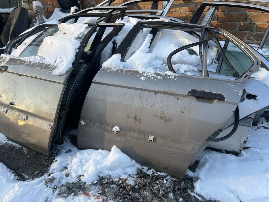 Двери задние БМВ 7 е32