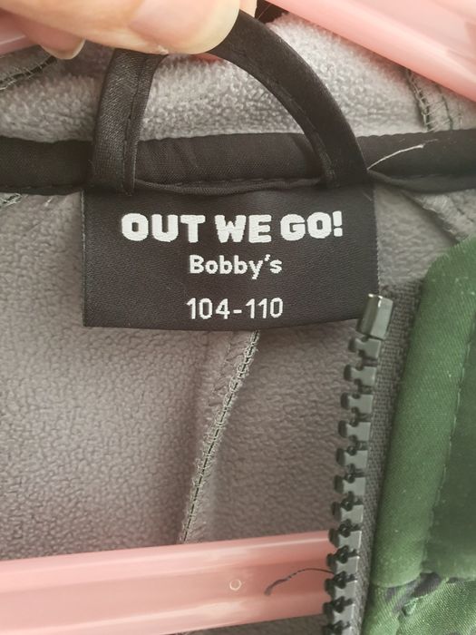 Out we go, Kombinezon Bobby’s Black Bear on Dark Green