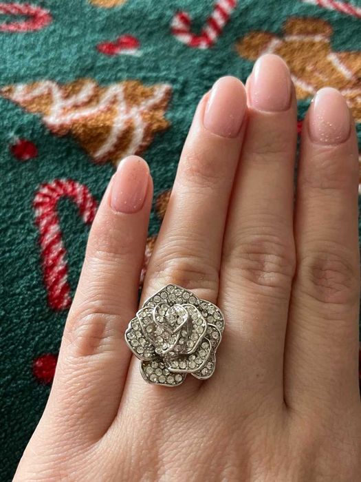 Кольцо цветок роза со стразами серебристое безразмерное стиле Pandora