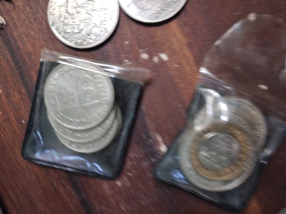 Moedas comemorativas de 100 e 200escudos 1 de kenedy