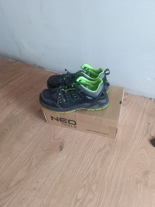 Buty neotools z blachą