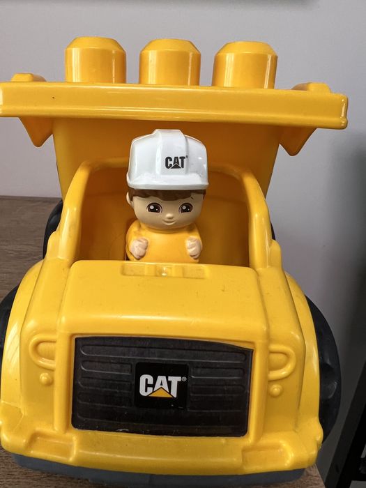 Mega Bloks CAT машинка