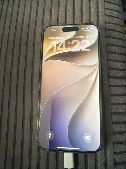 iPhone 15 pro srebrny