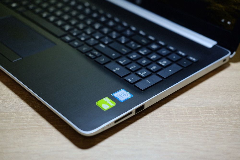 Ноутбук HP 15da0235ur