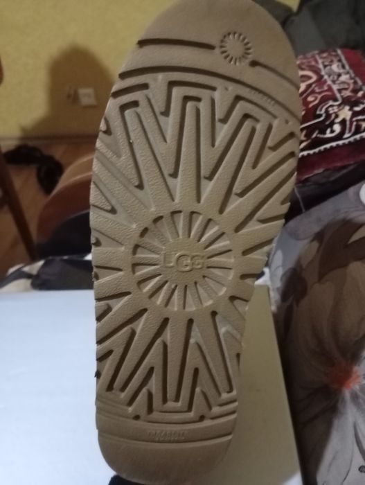 Продам угги новые