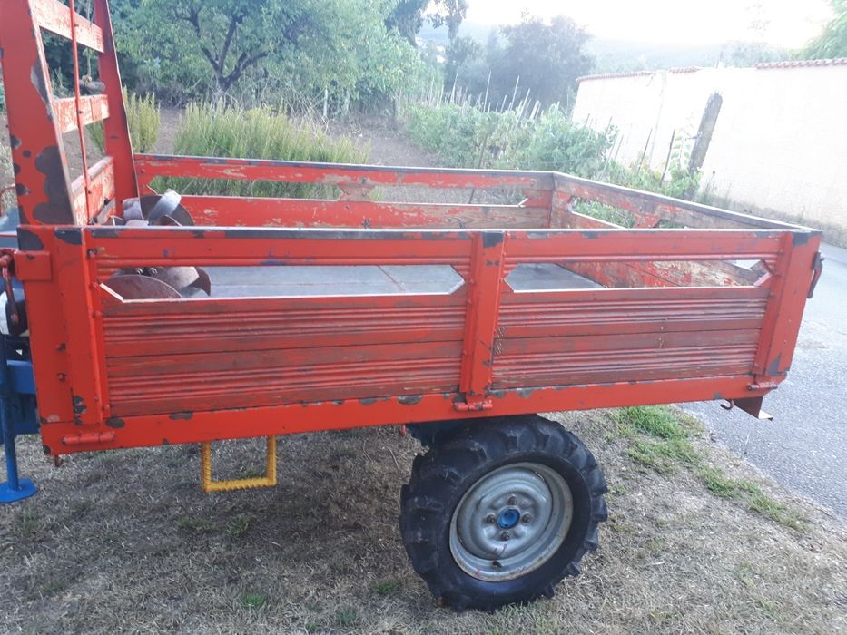 Motoenxada Lombardini 12 cv 4x4, reboque c/ tração e freze