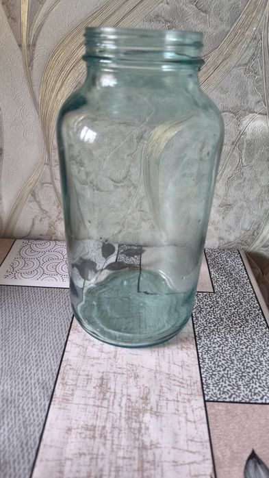 Продам банки с закруткою 1,5л і 2л. Толстое стекло. Темные