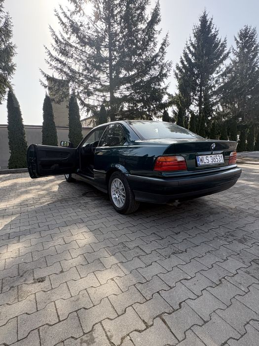 Samochód osobowy bmw 1.6 benzyna coupe stan kolekcjonerski.