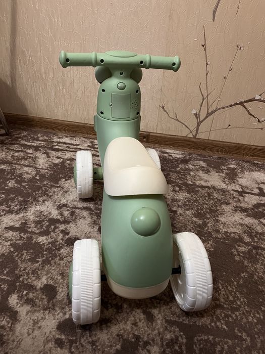 Толокар-біговел новий