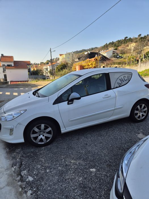 Peugeot todos dias a trabalhar