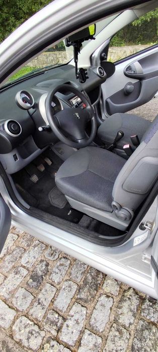 Peugeot 107 1.0 5 Portas (2006) - Motor Toyota, A/C e IUC Barato