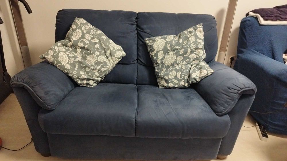 2 Sofás Divani & Divani - um deles tem duplo Relax